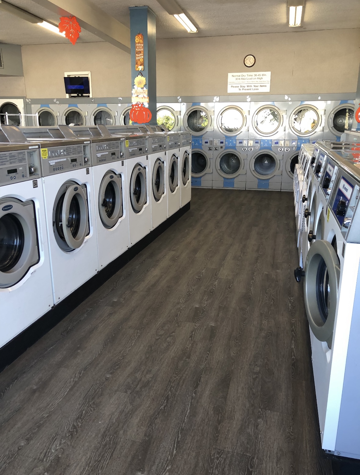 Laundromat Image 3446