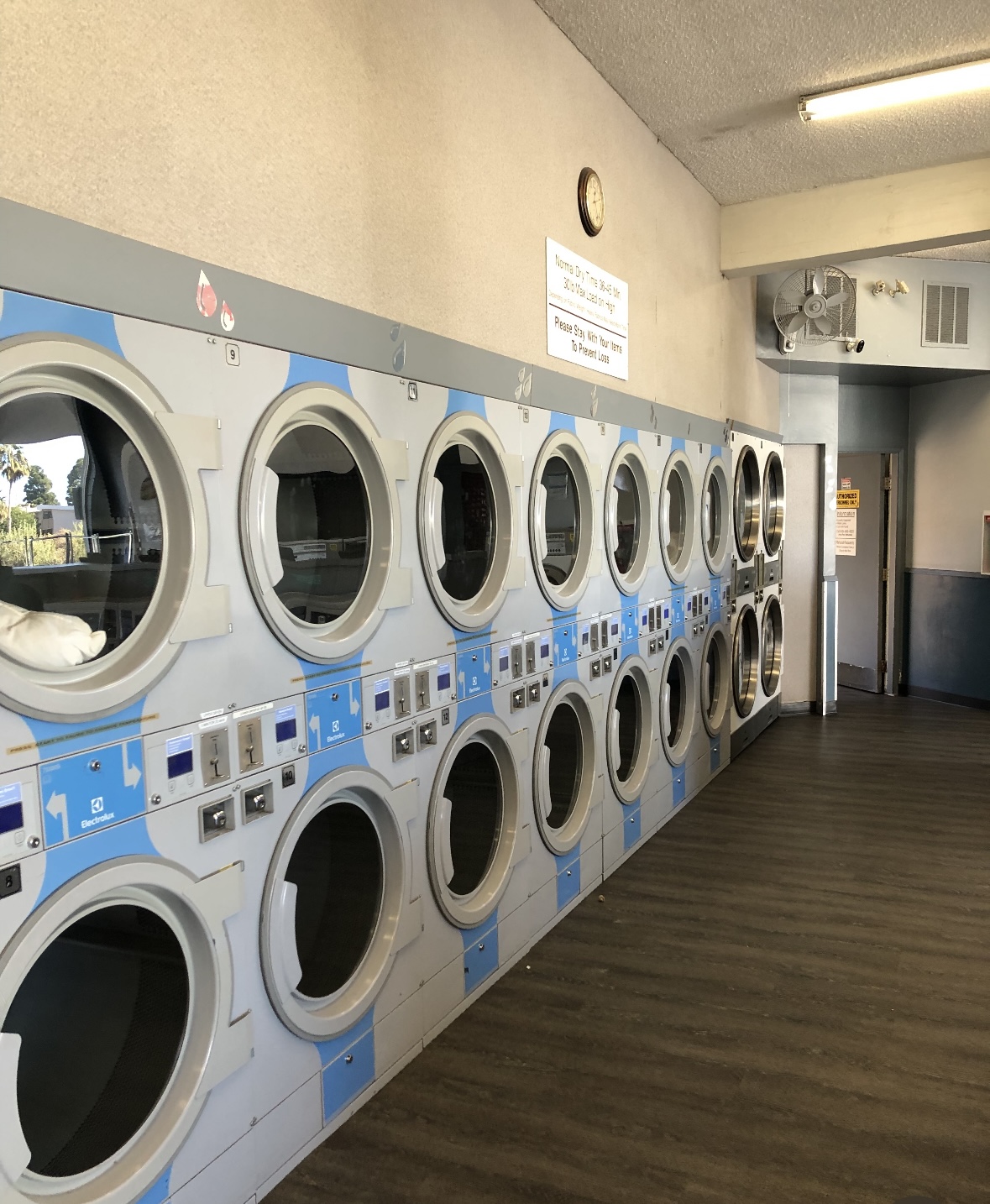 Laundromat Image 3448